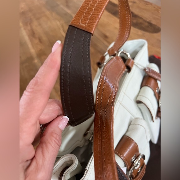 🌸COACH Soho pocket tote. - Picture 7 of 15